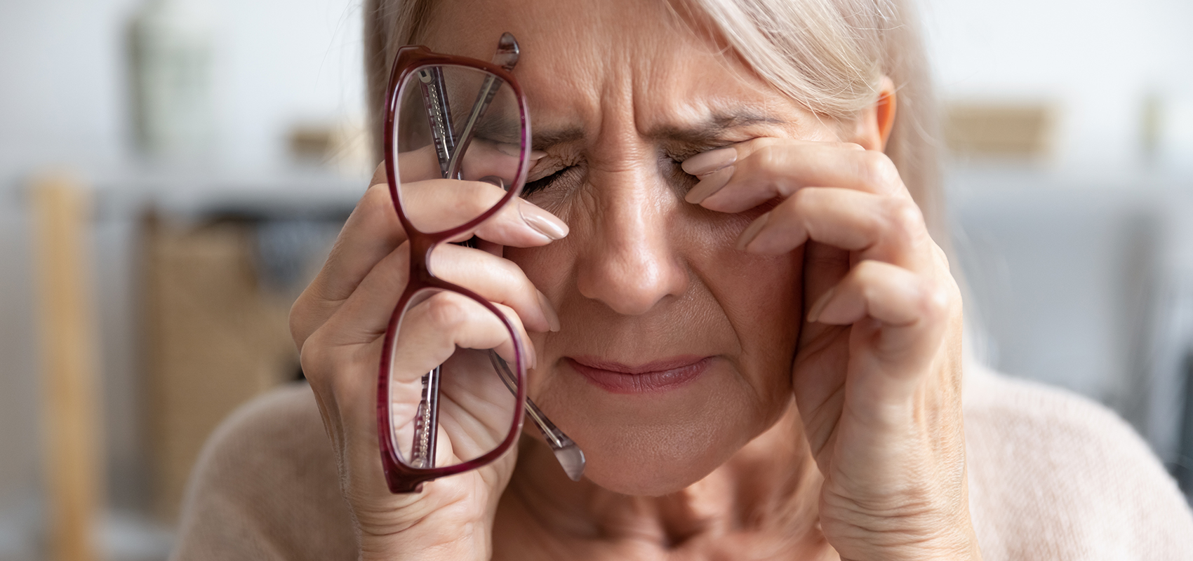 Dry age-related macular degeneration: carotenoids and vitamins, the only weapon to fight it